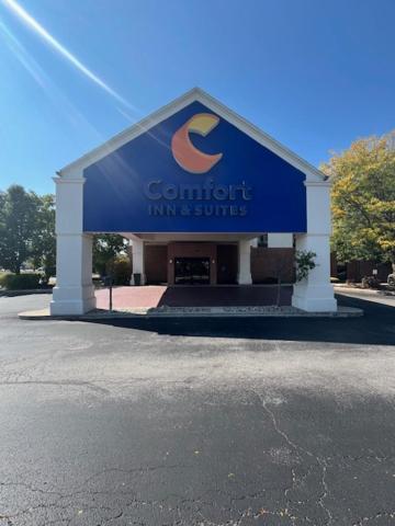 Comfort Inn & Suites Toledo North — hotel in Toledo