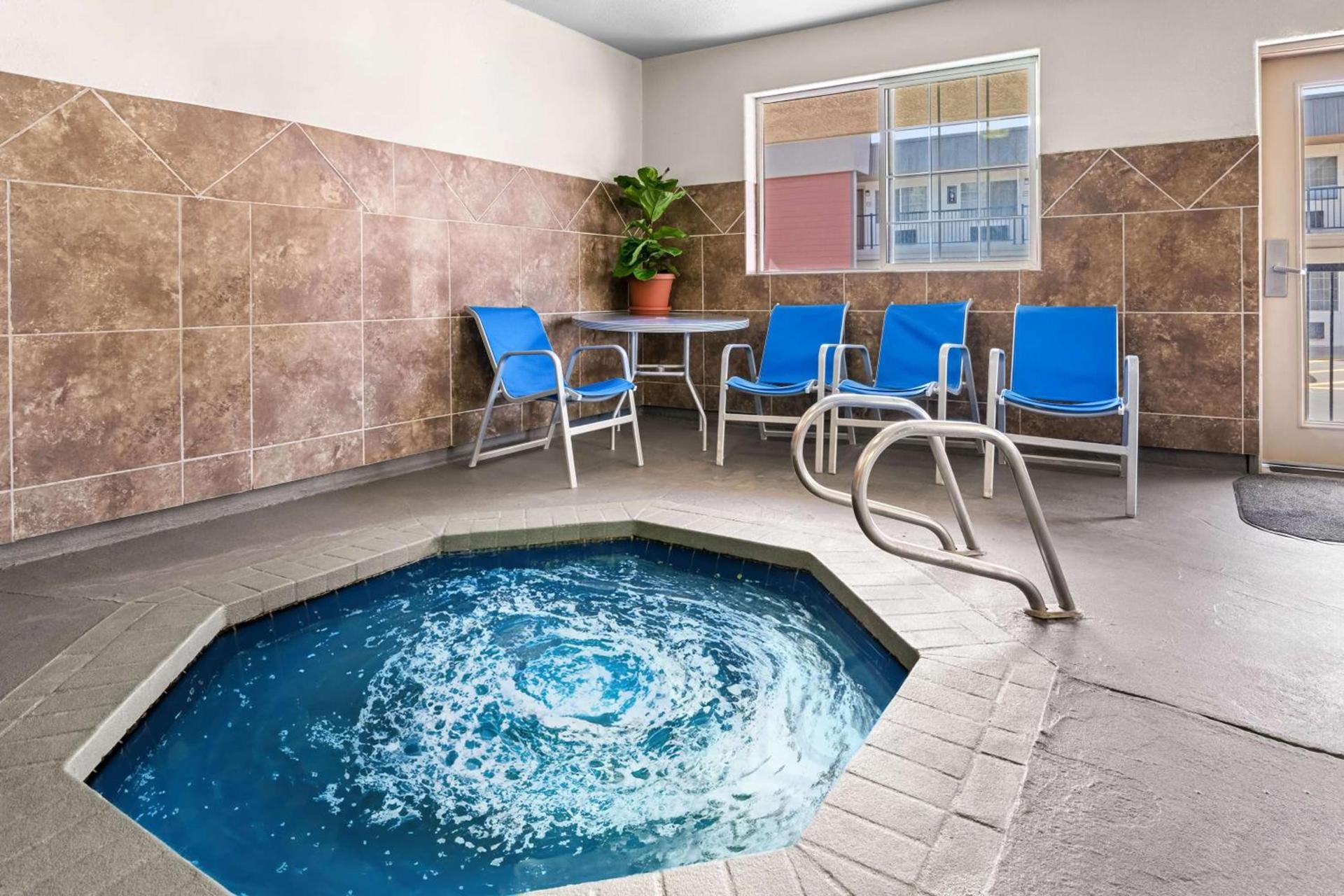 SureStay by Best Western Lakeview photo 5