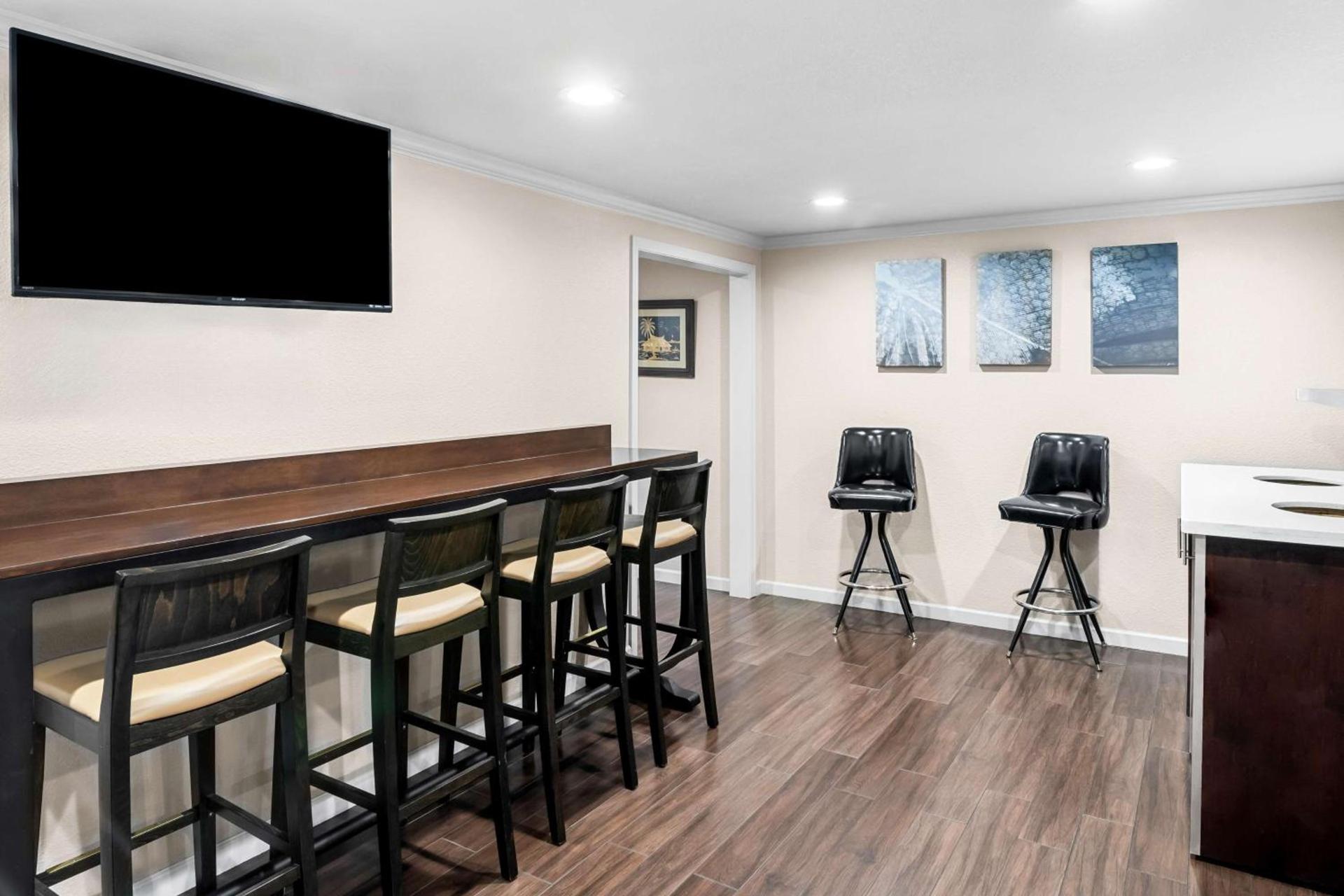 SureStay by Best Western Lakeview photo 6