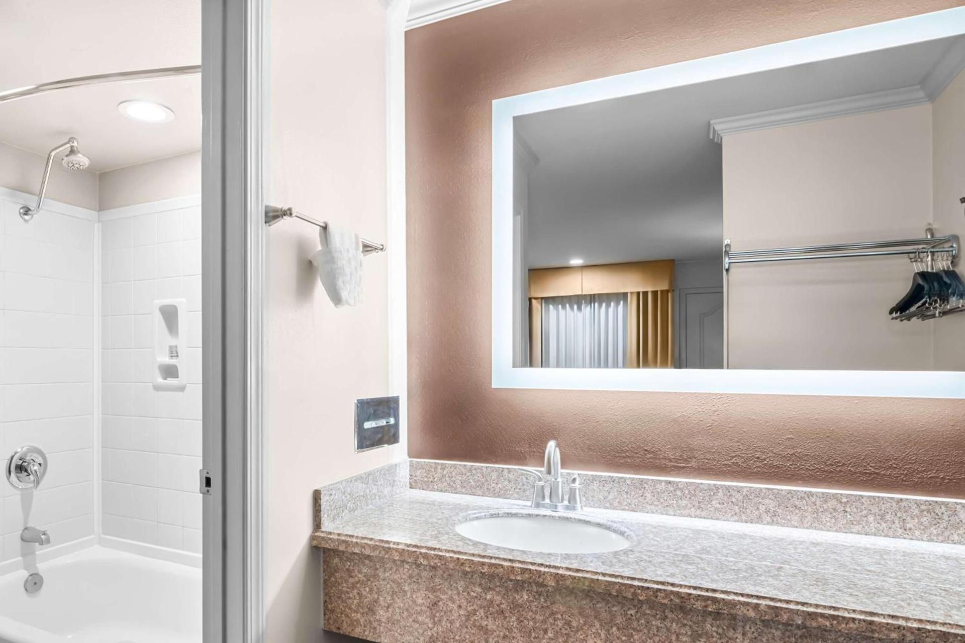 SureStay by Best Western Lakeview photo 16
