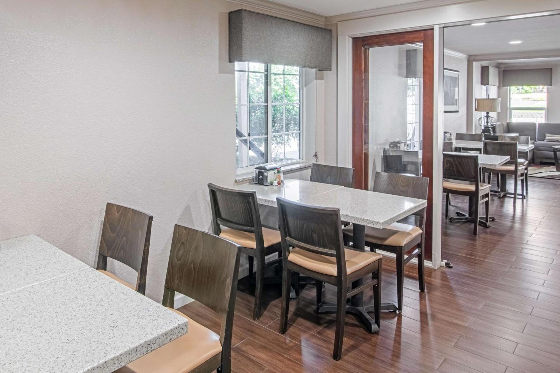 SureStay by Best Western Lakeview photo 22