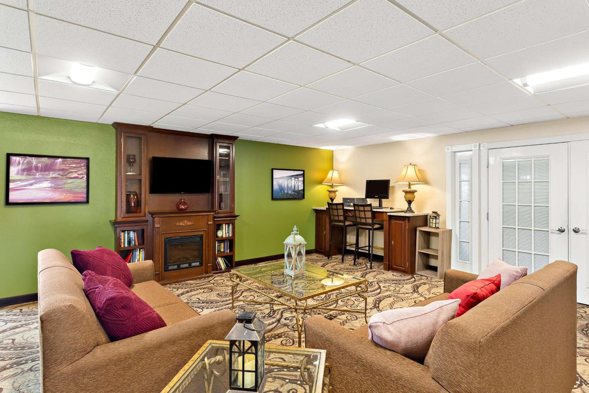 Rodeway Inn photo 2