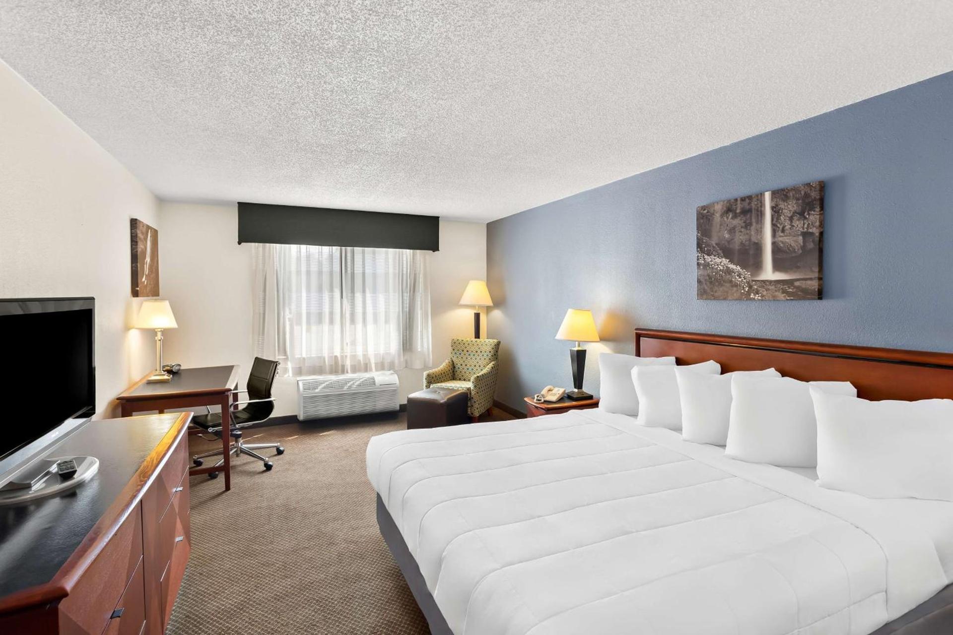 Rodeway Inn photo 5
