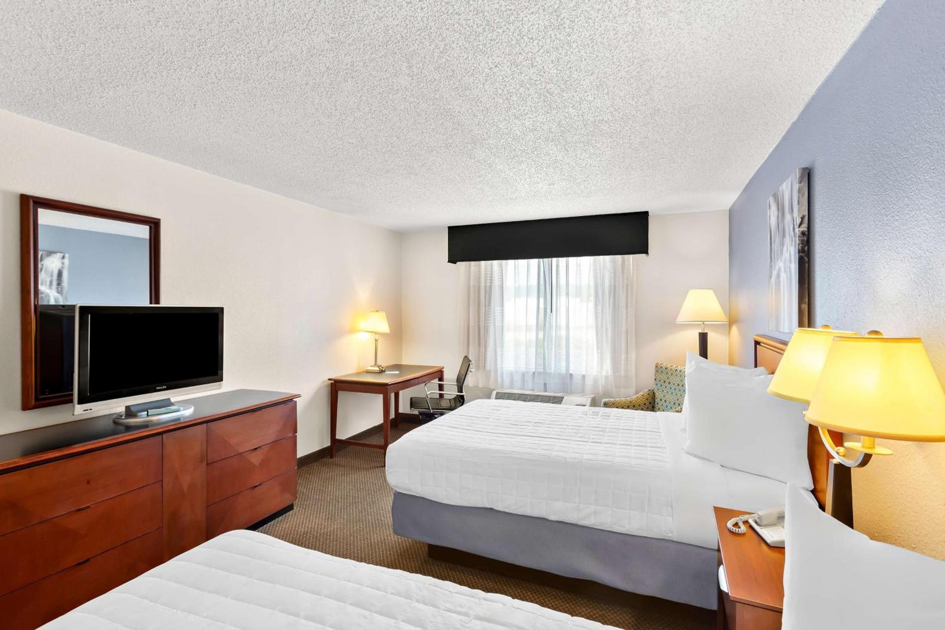Rodeway Inn photo 11