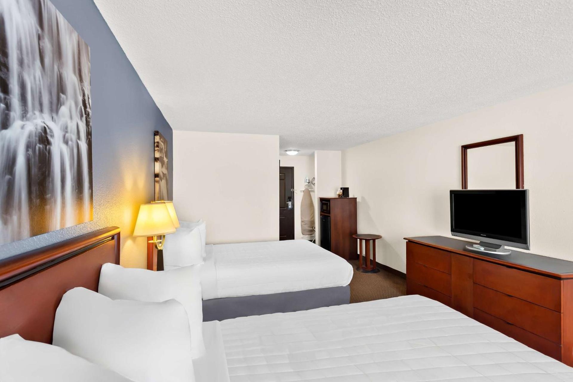 Rodeway Inn photo 10