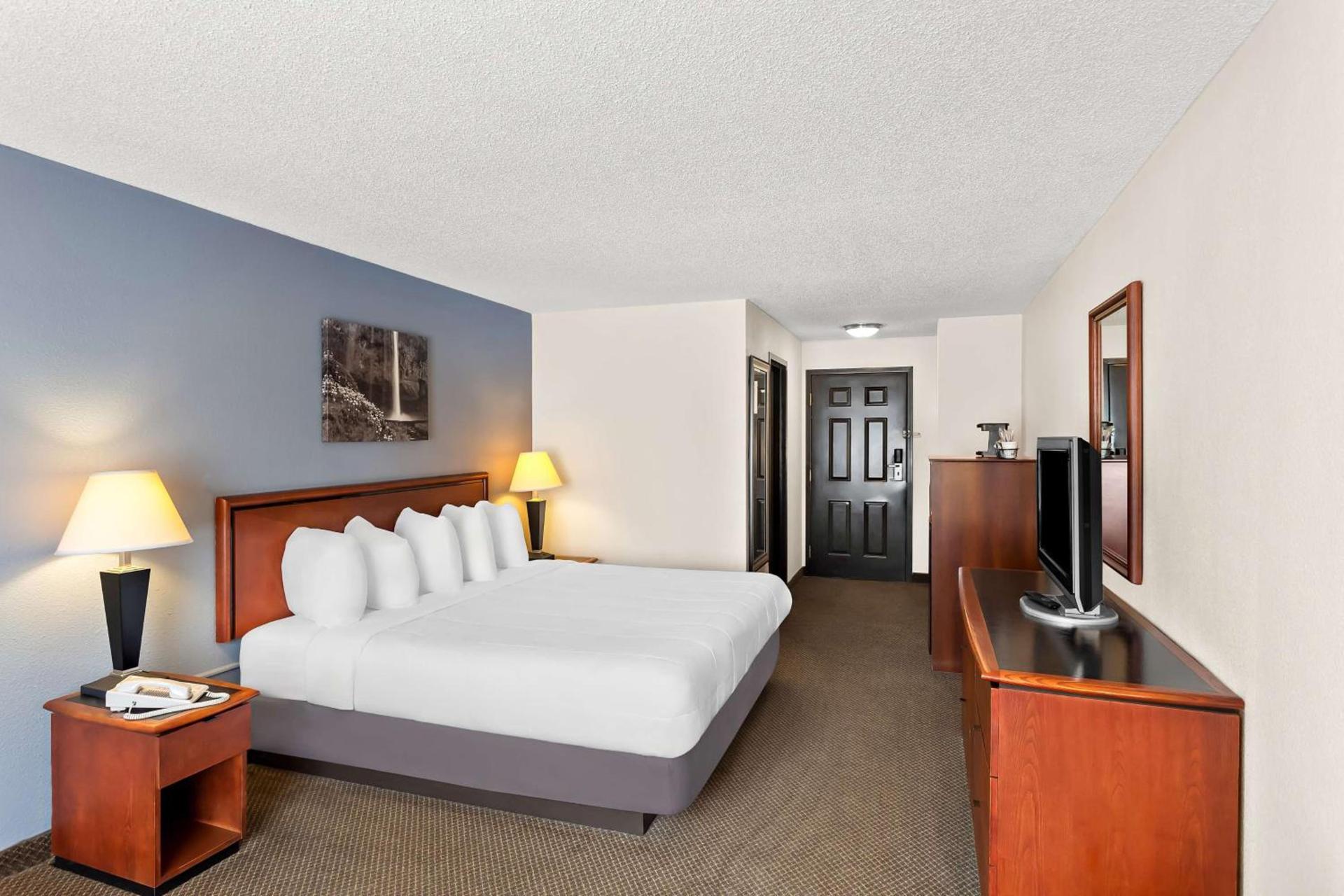 Rodeway Inn photo 12