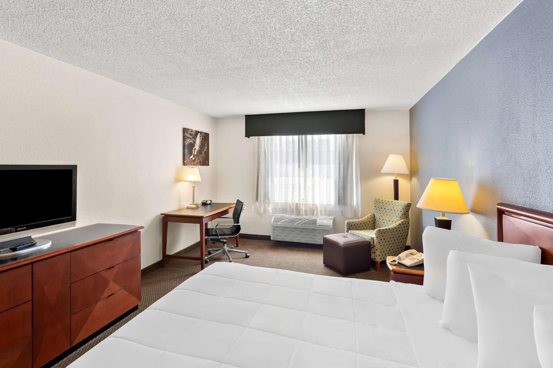 Rodeway Inn photo 14