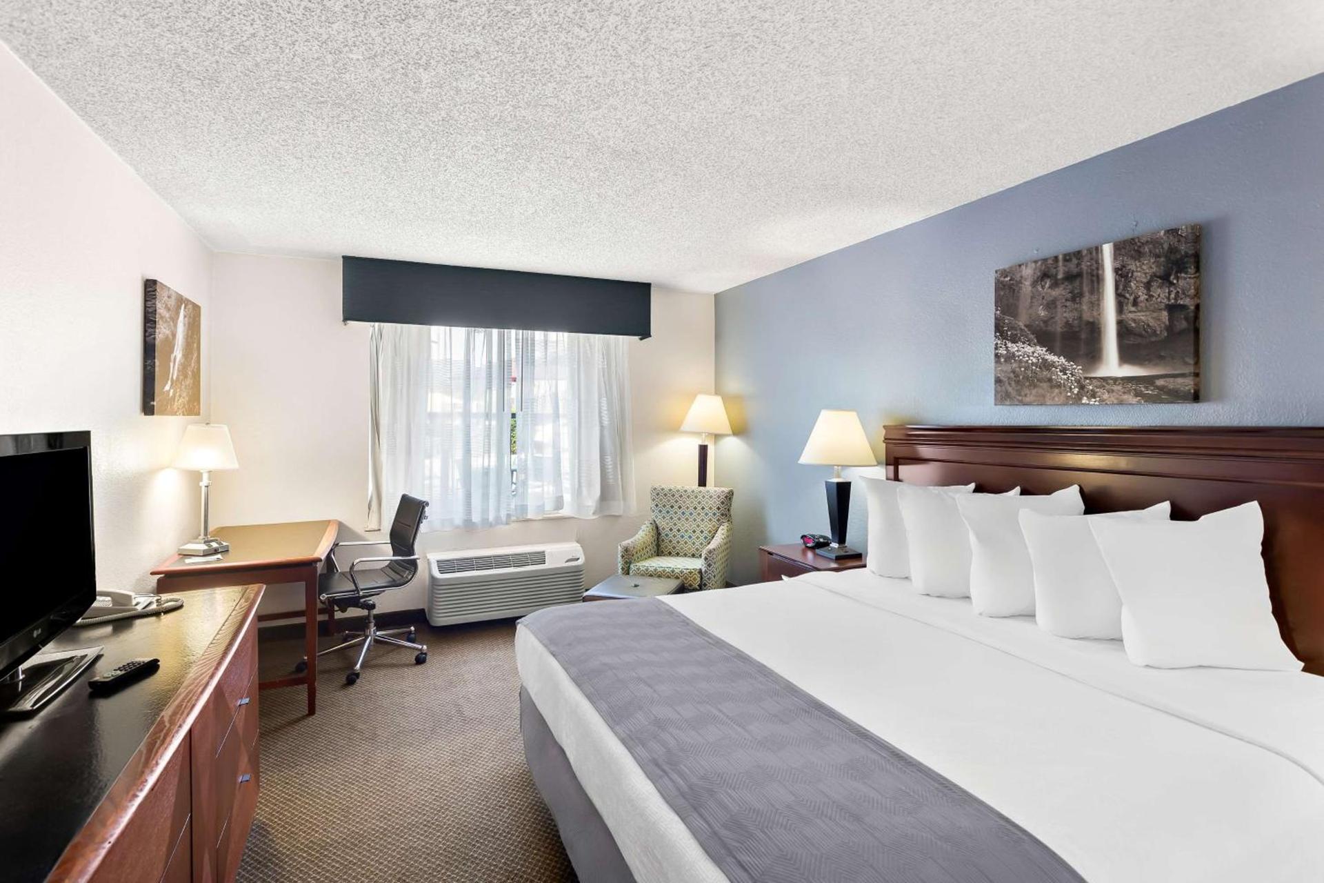 Rodeway Inn photo 15