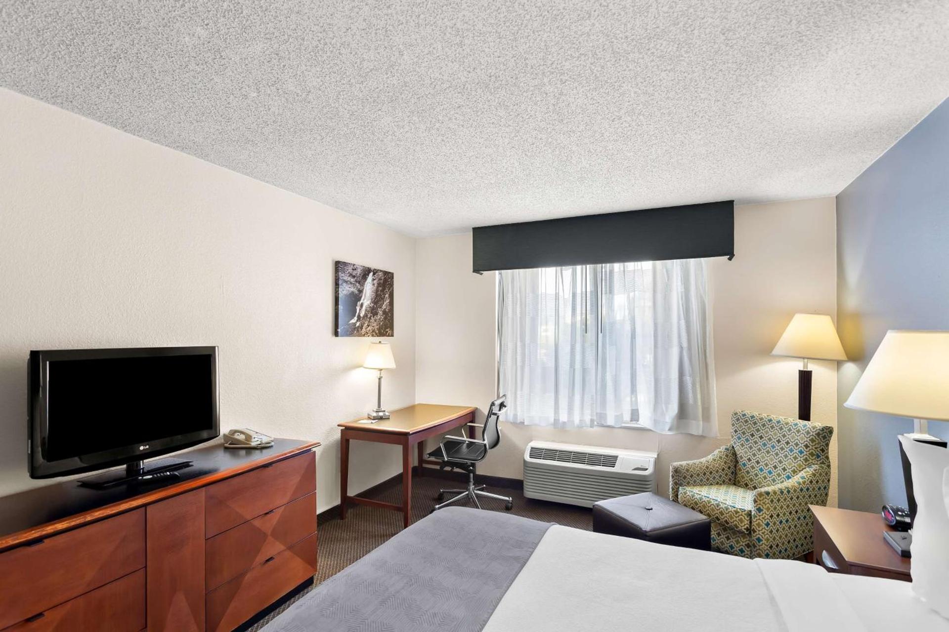 Rodeway Inn photo 18