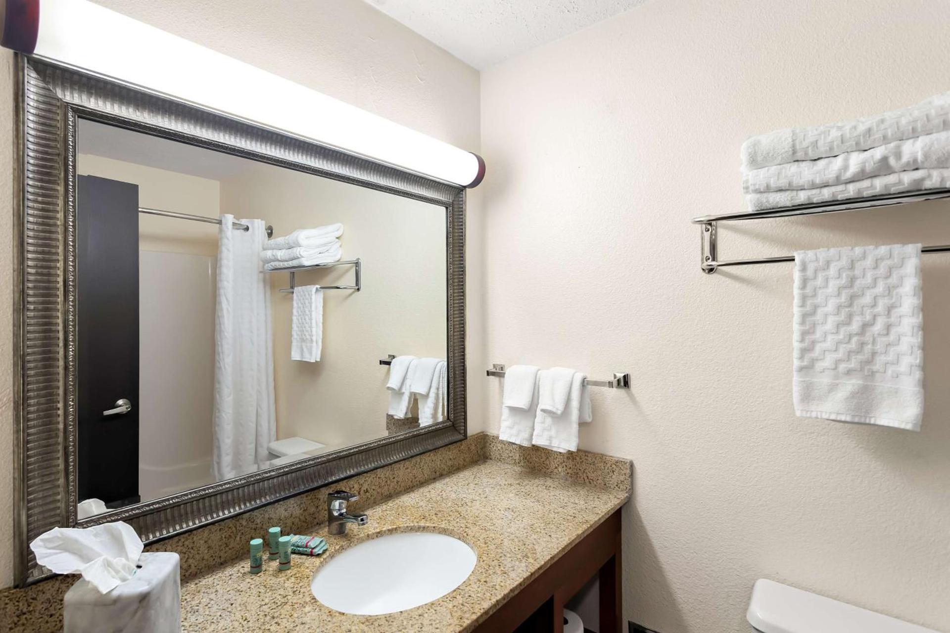 Rodeway Inn photo 19