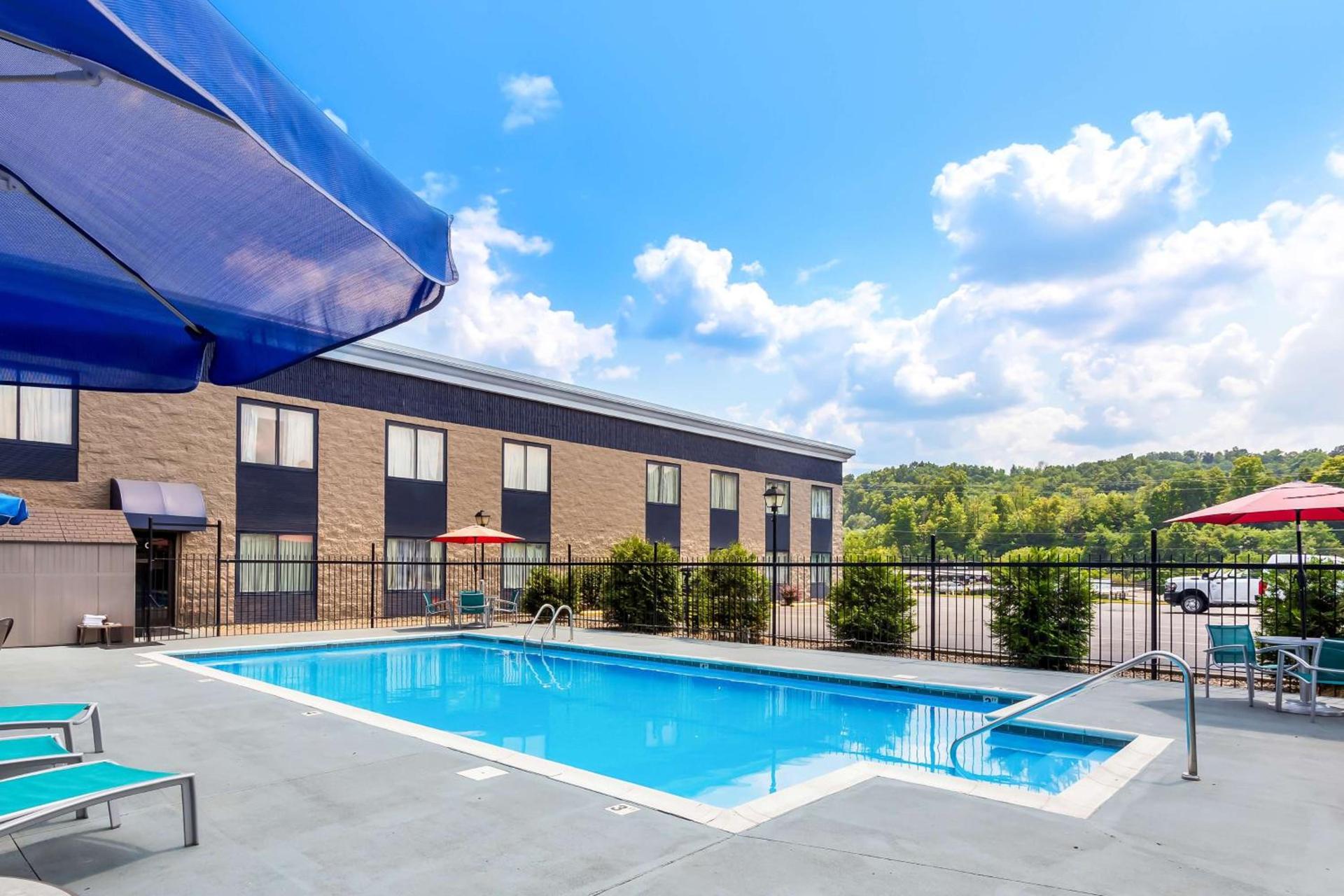 Rodeway Inn photo 25