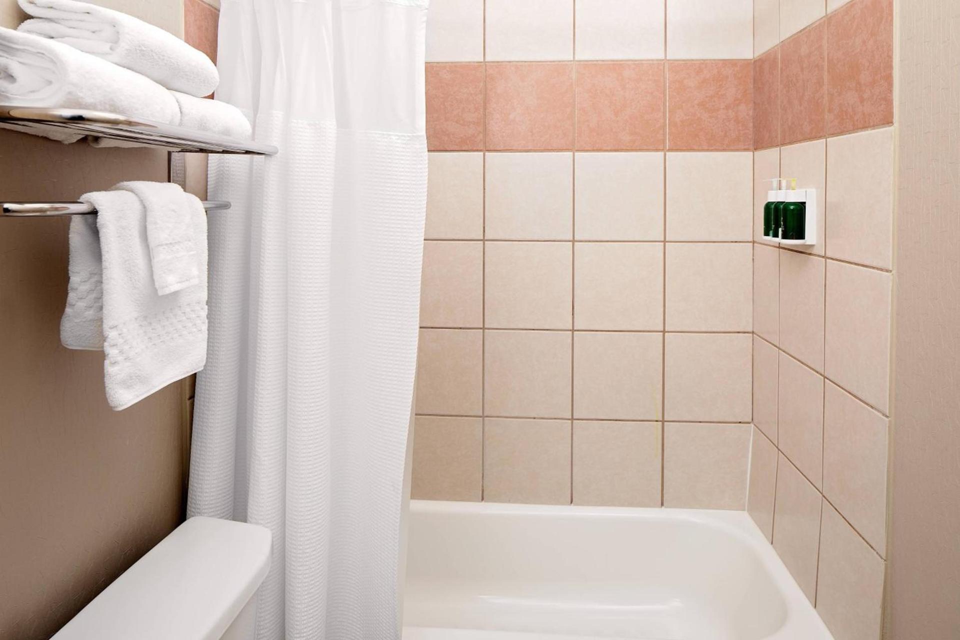 Comfort Suites Ardmore photo 14
