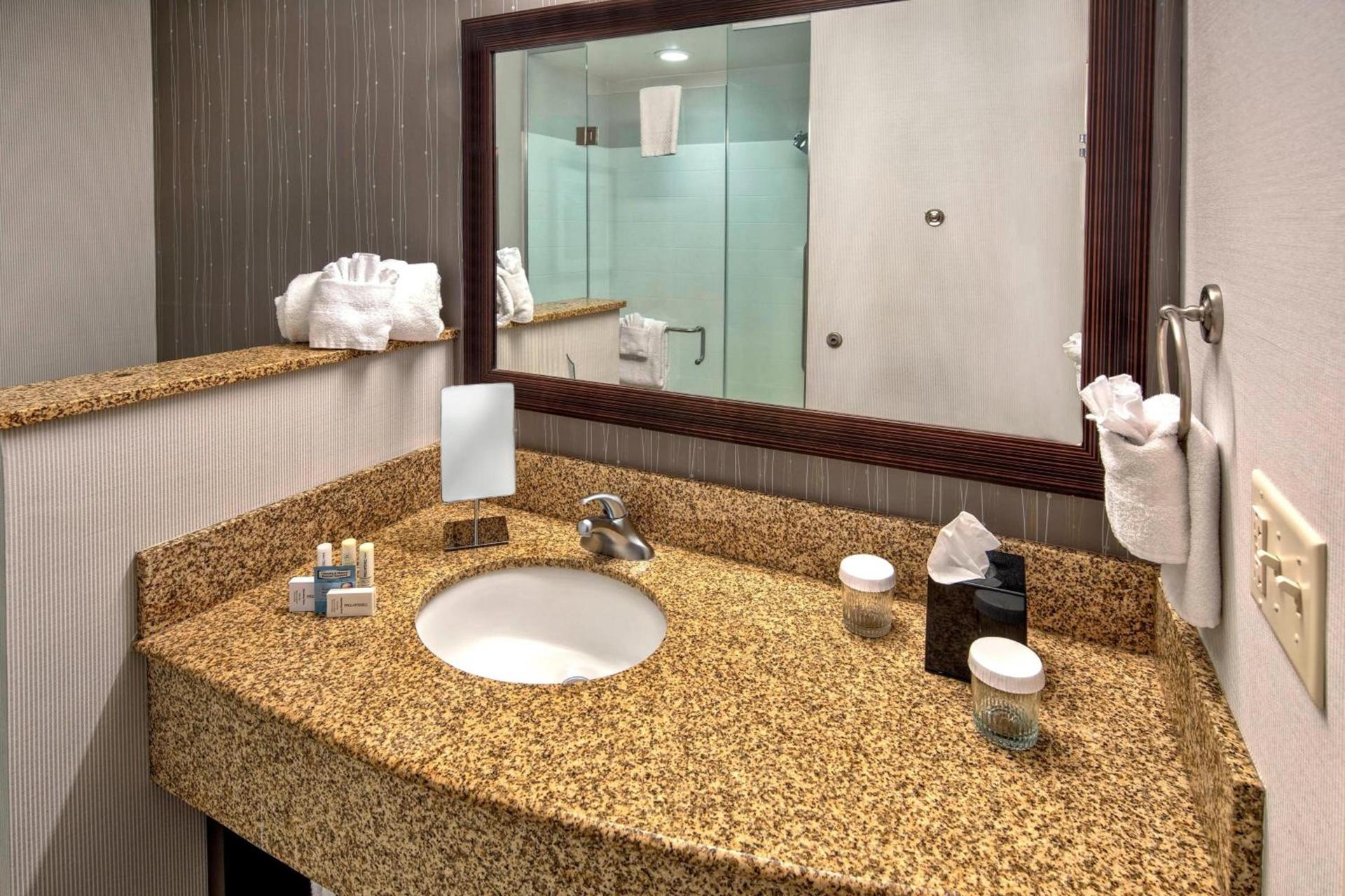 Courtyard by Marriott Alexandria photo 11