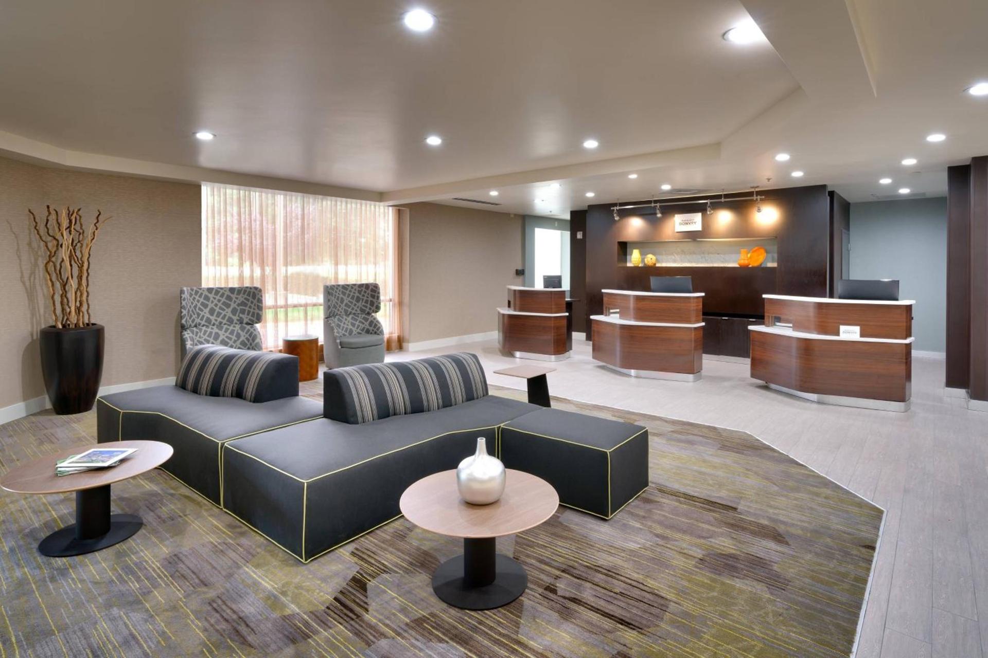 Courtyard by Marriott Charlotte Airport LoSo photo 5