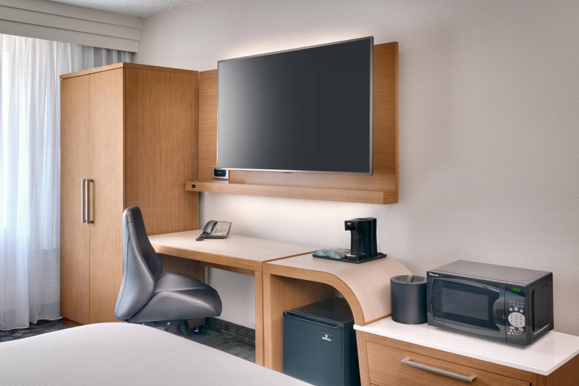 Courtyard by Marriott Charlotte Airport LoSo photo 14
