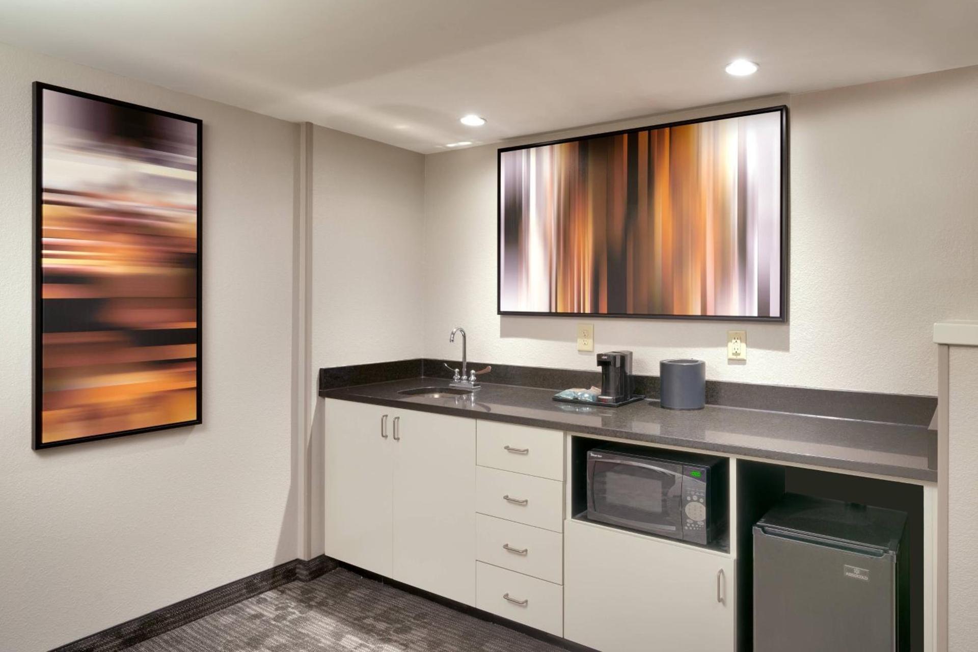 Courtyard by Marriott Charlotte Airport LoSo photo 21