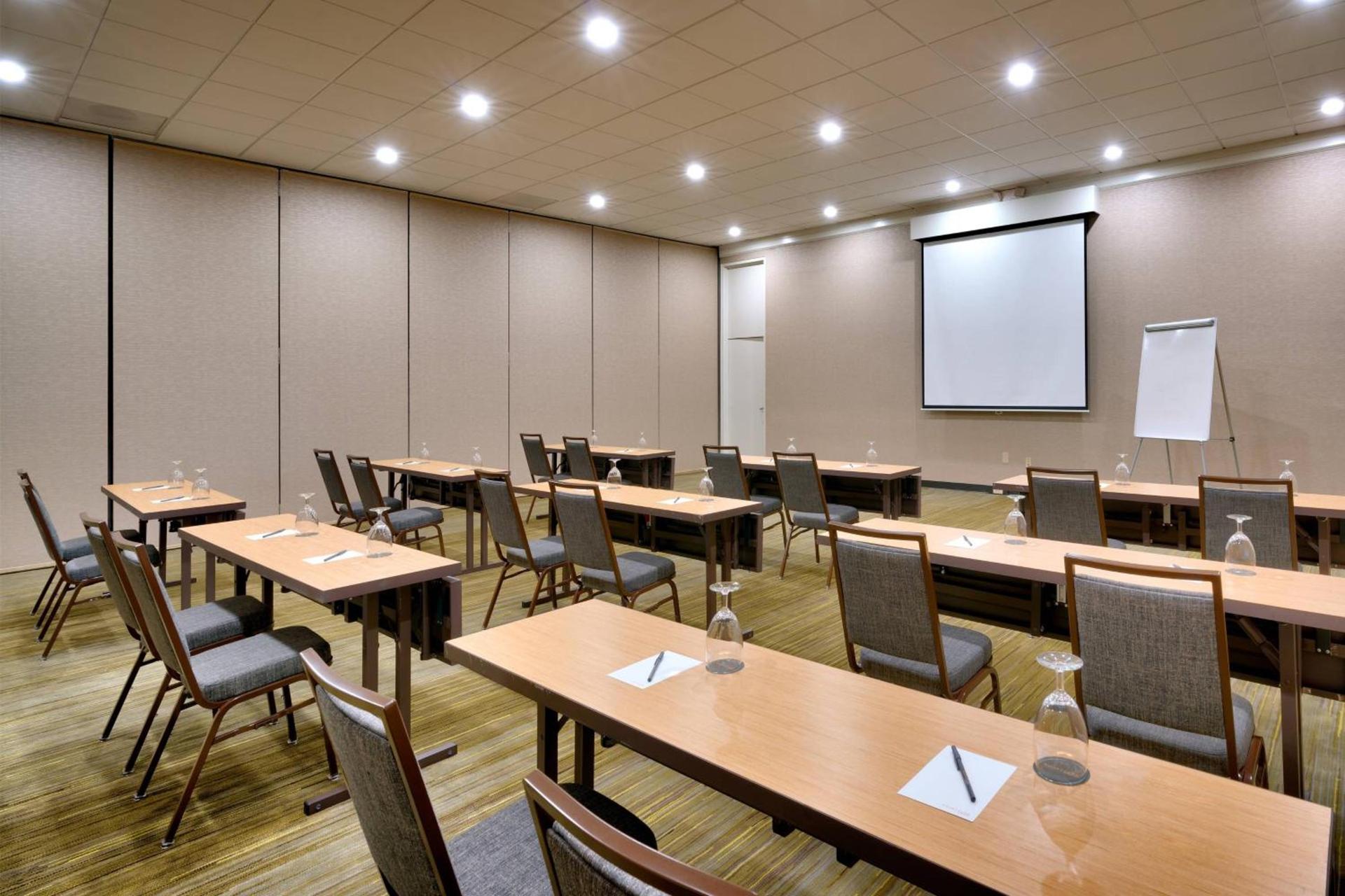 Courtyard by Marriott Charlotte Airport LoSo photo 40