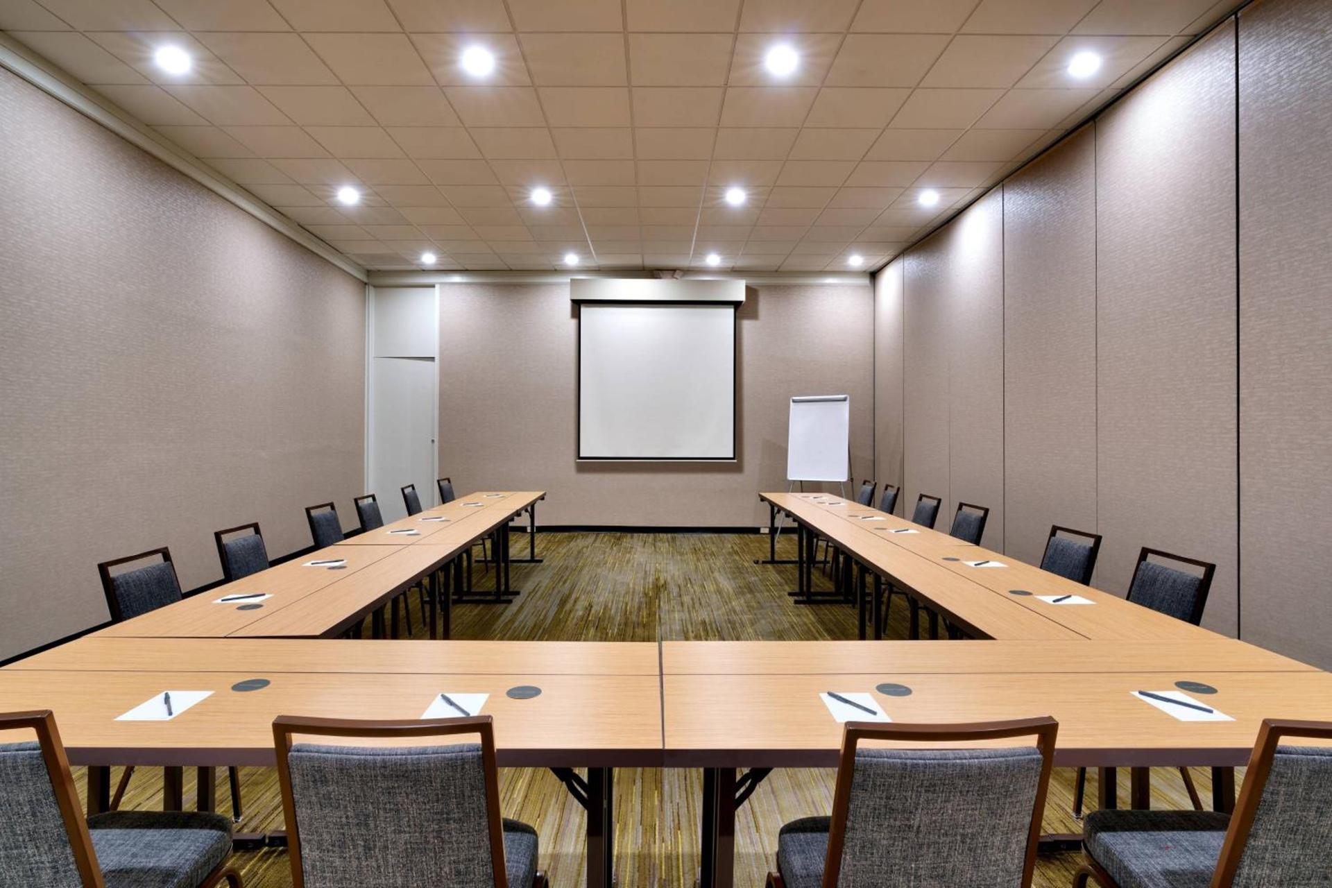 Courtyard by Marriott Charlotte Airport LoSo photo 41