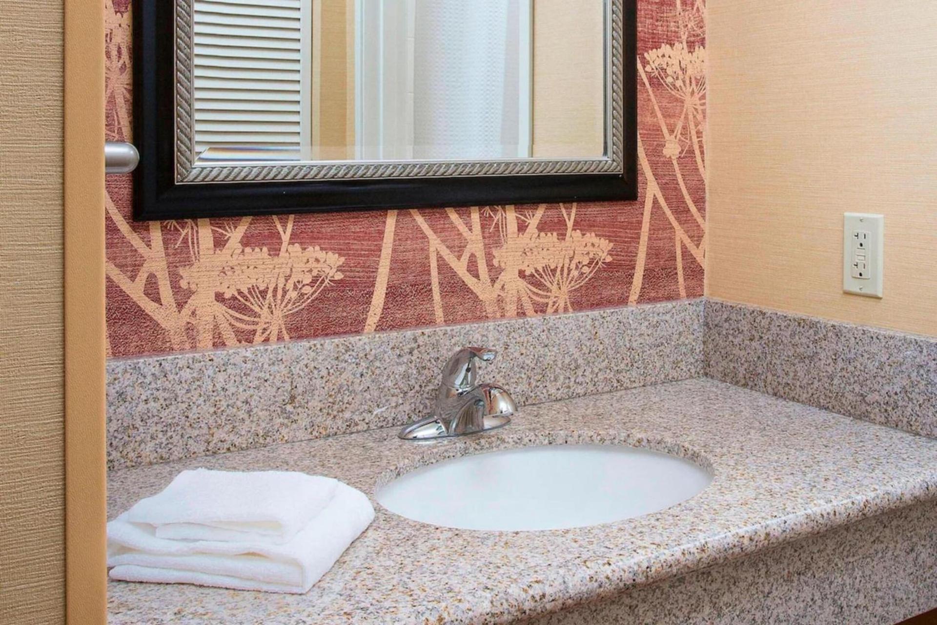 Courtyard by Marriott Peoria photo 11