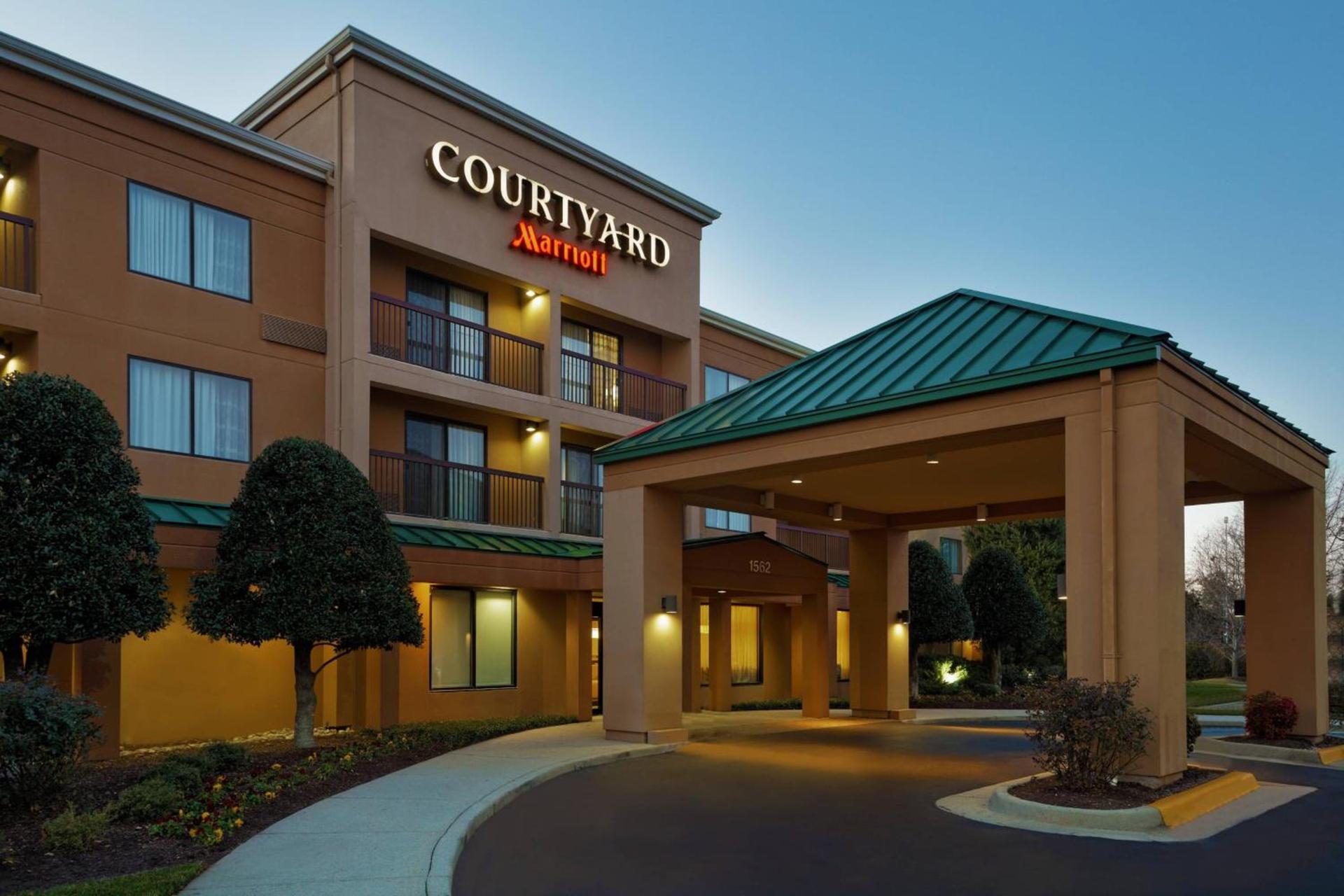 Courtyard Chesapeake Greenbrier photo 1