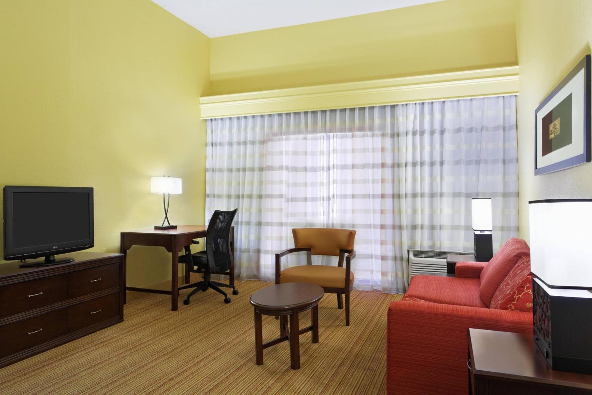 Courtyard Chesapeake Greenbrier photo 13