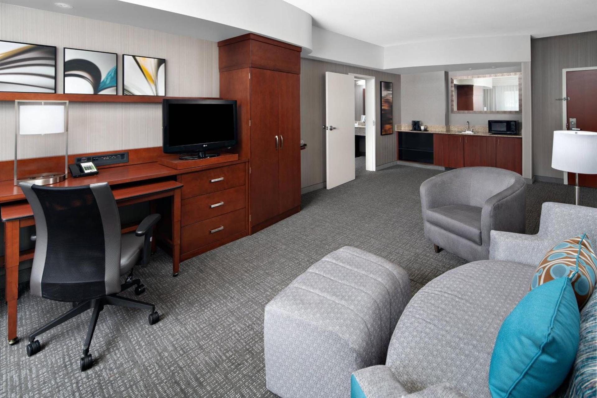 Courtyard by Marriott Raleigh North photo 25