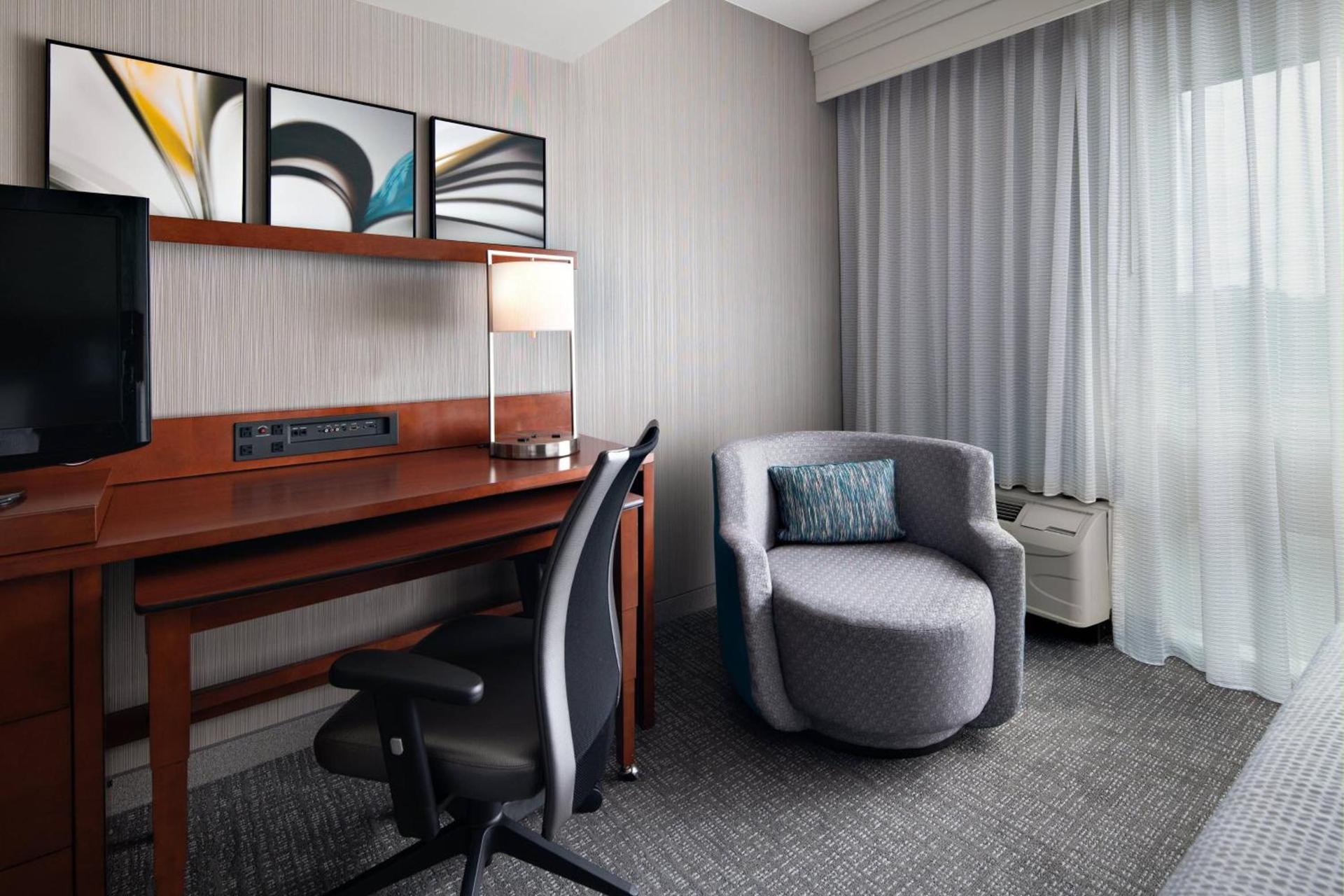 Courtyard by Marriott Raleigh North photo 12