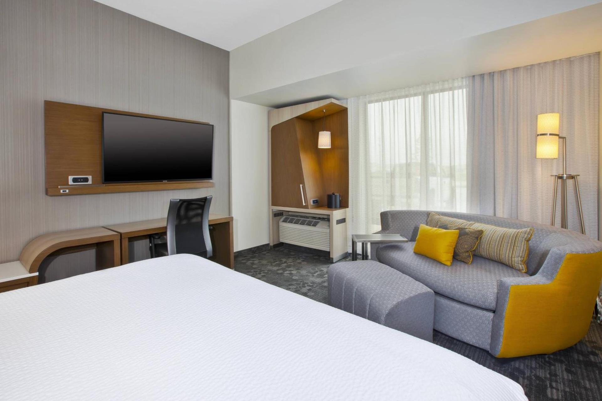 Courtyard by Marriott St. Joseph-Benton Harbor photo 12
