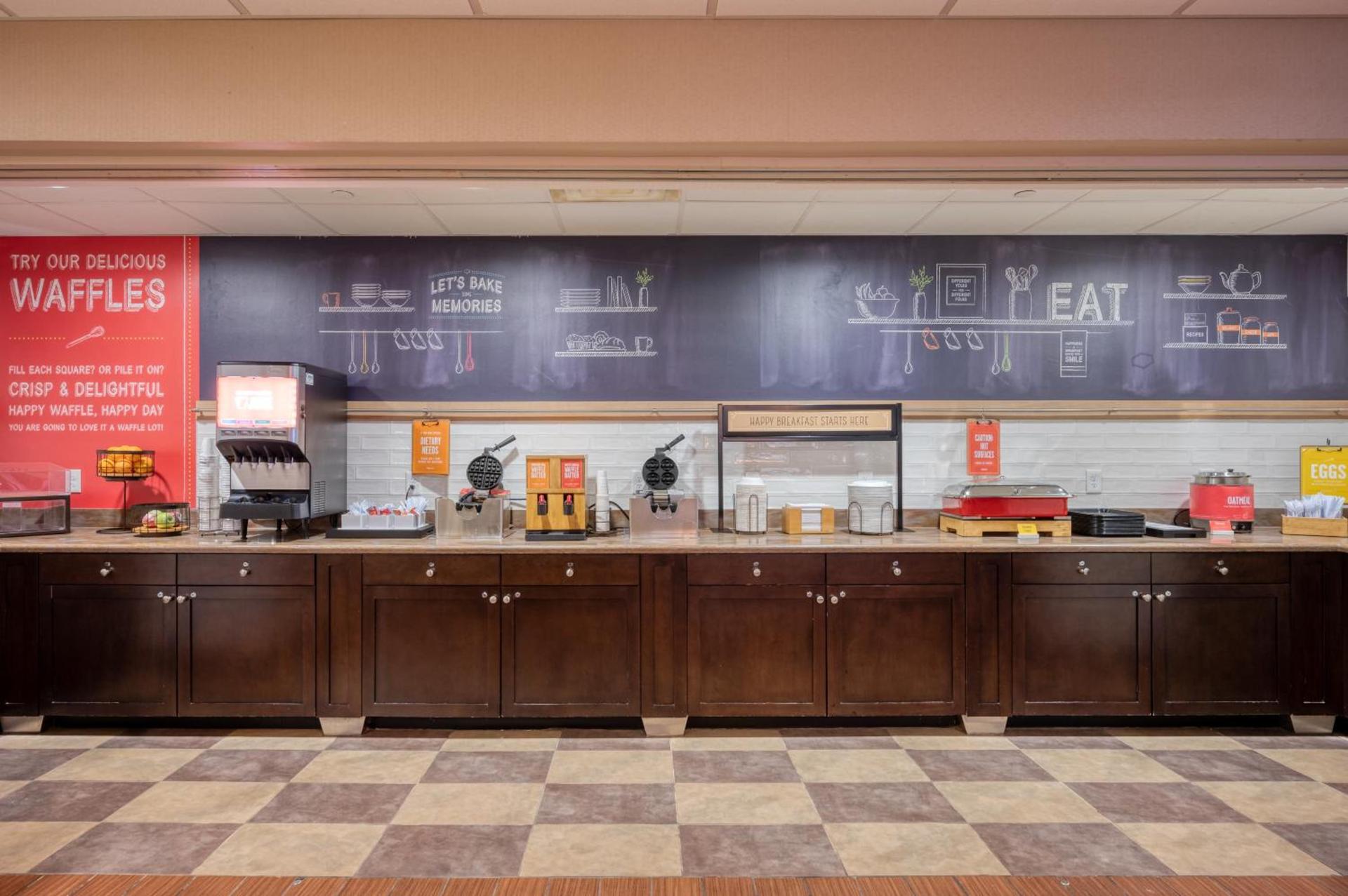 Hampton Inn Janesville photo 17