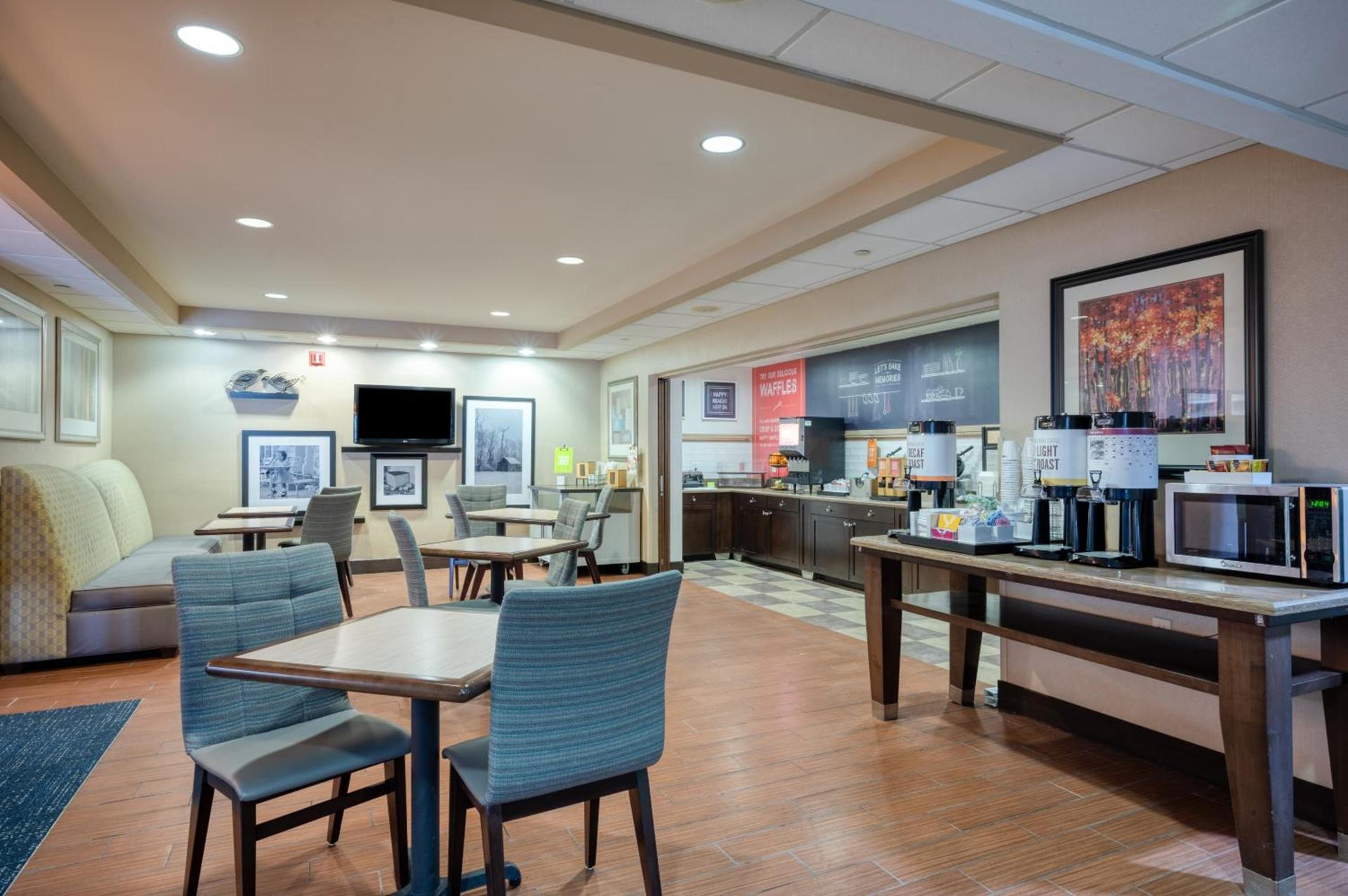 Hampton Inn Janesville photo 18