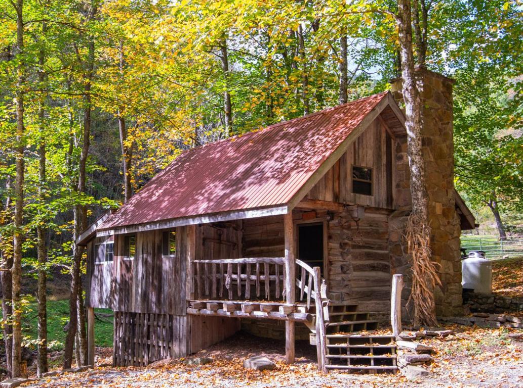 Moore House Inn & Cabins photo 2