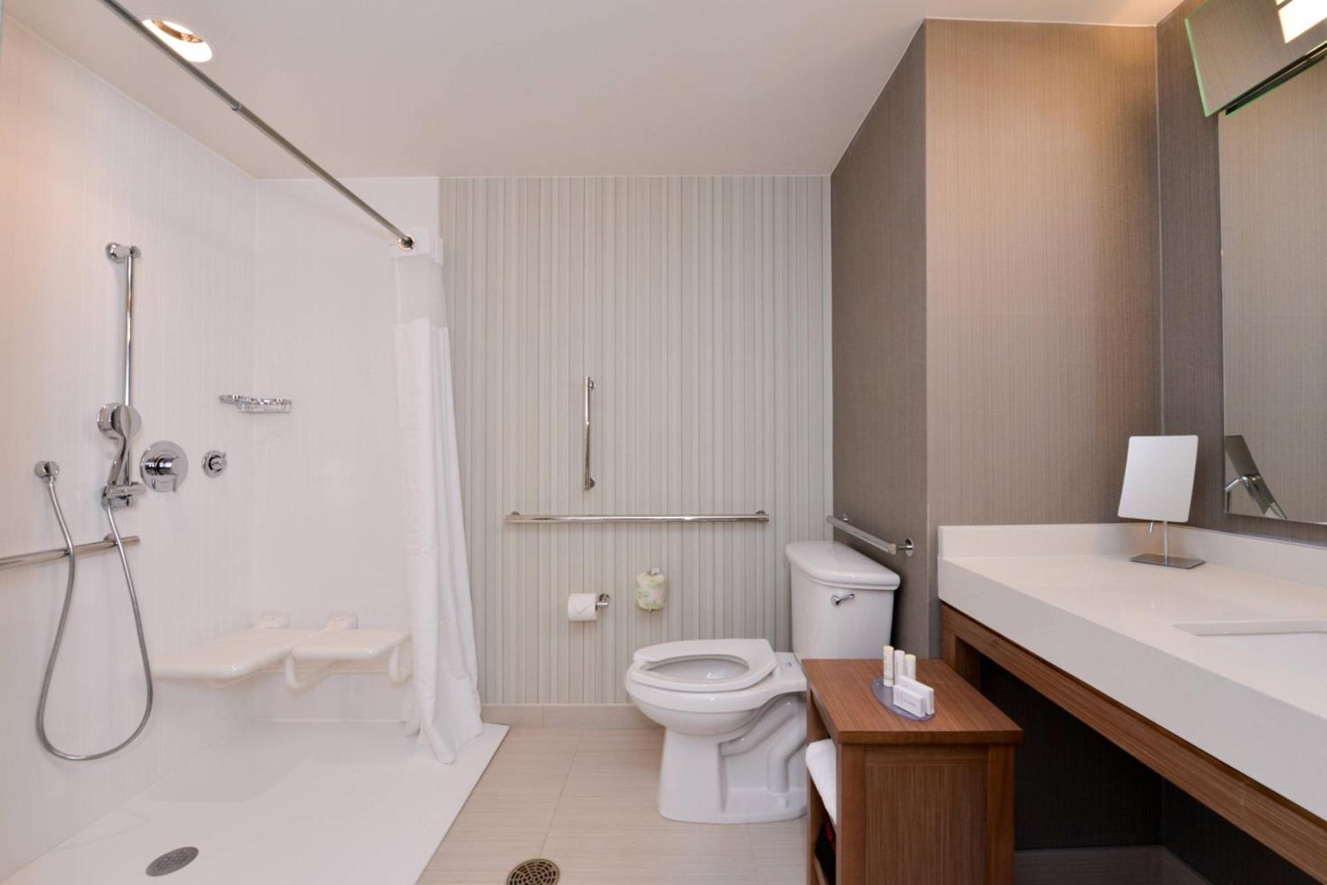 Courtyard by Marriott Toledo North photo 9