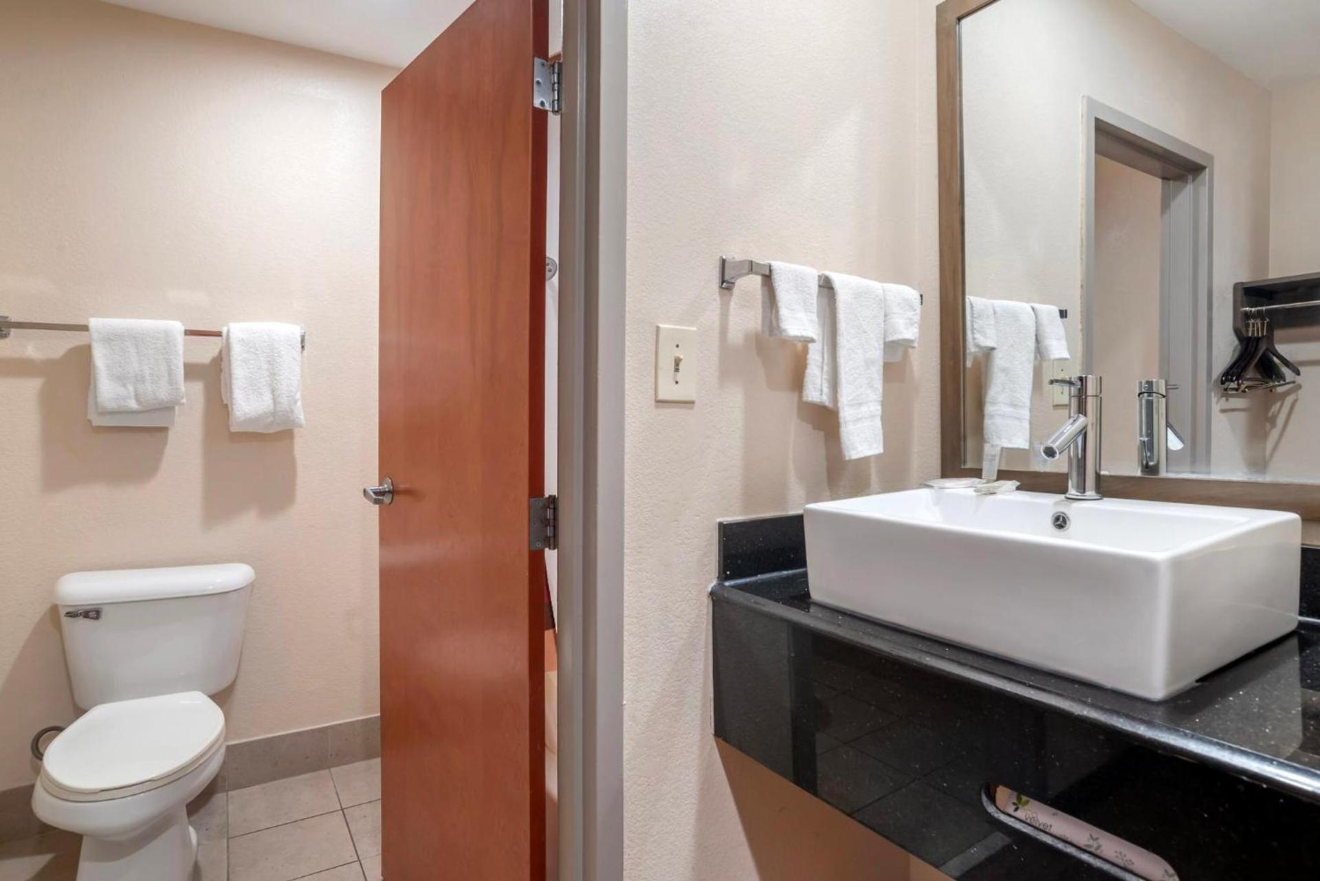 Red Roof Inn PLUS & Suites Vicksburg photo 25