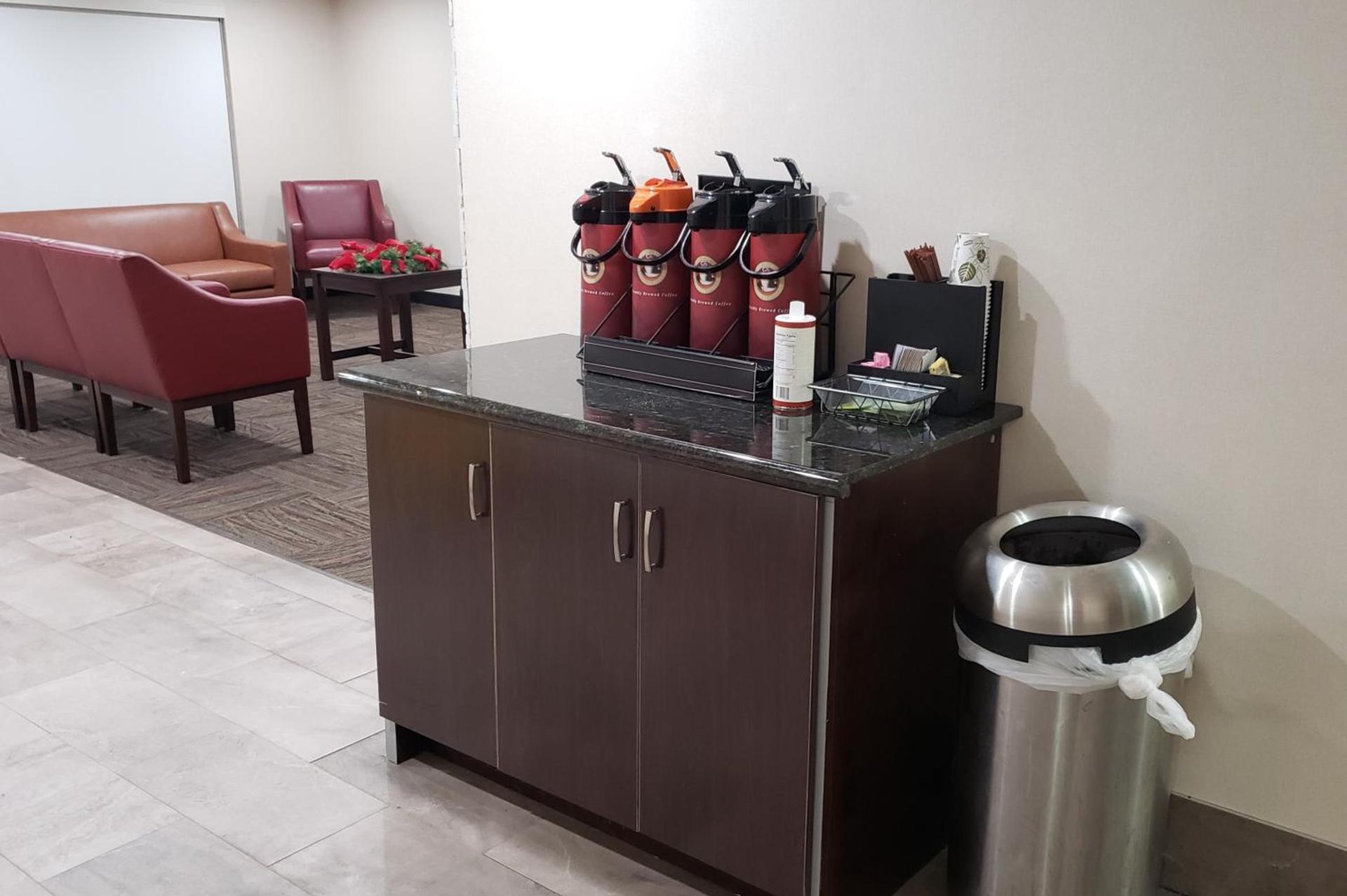 Red Roof Inn PLUS & Suites Vicksburg photo 12