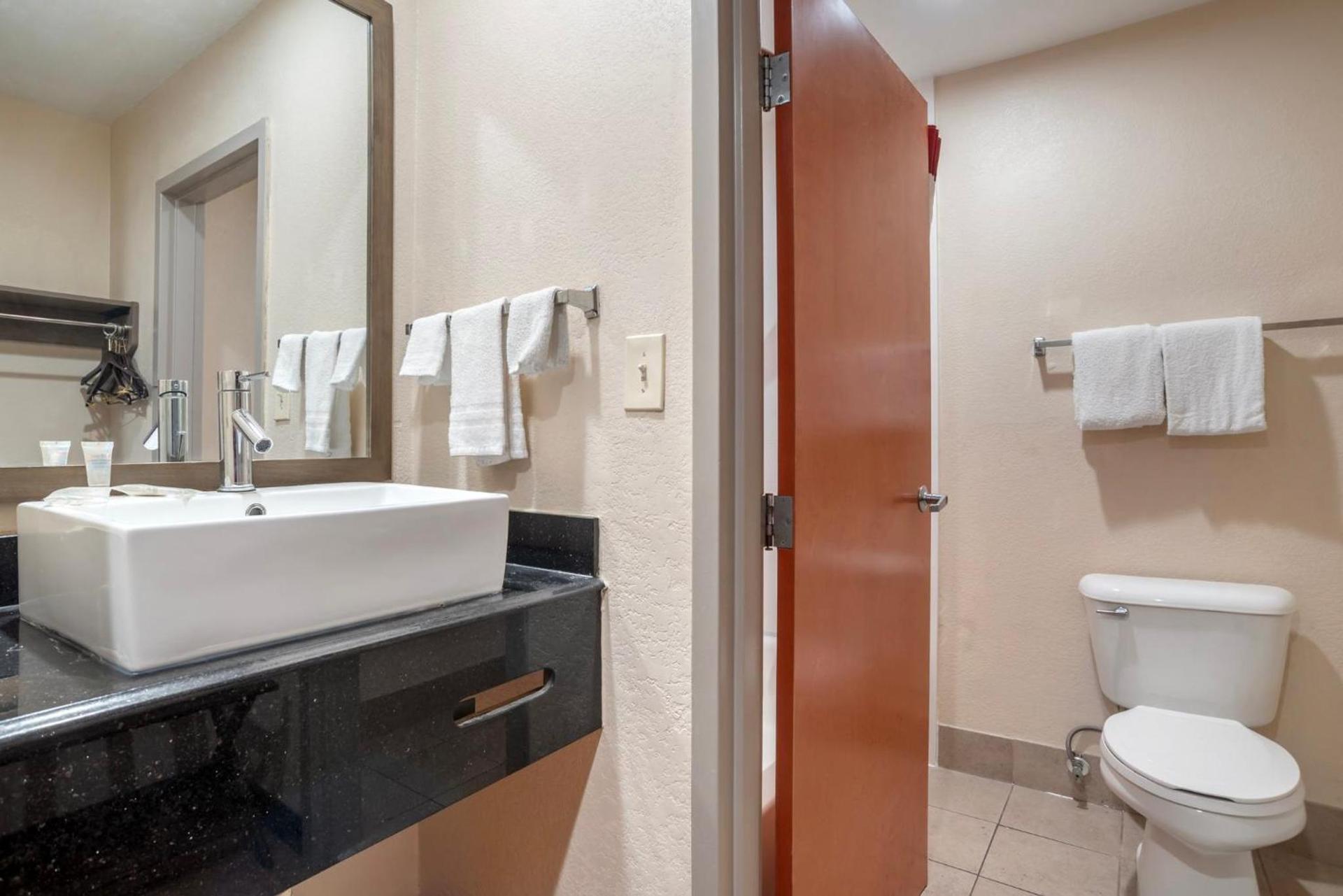 Red Roof Inn PLUS & Suites Vicksburg photo 28