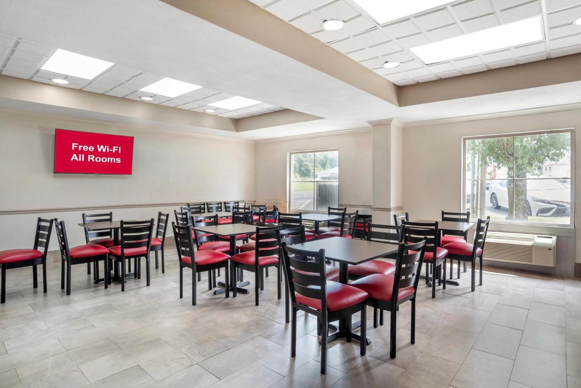 Red Roof Inn PLUS & Suites Vicksburg photo 16