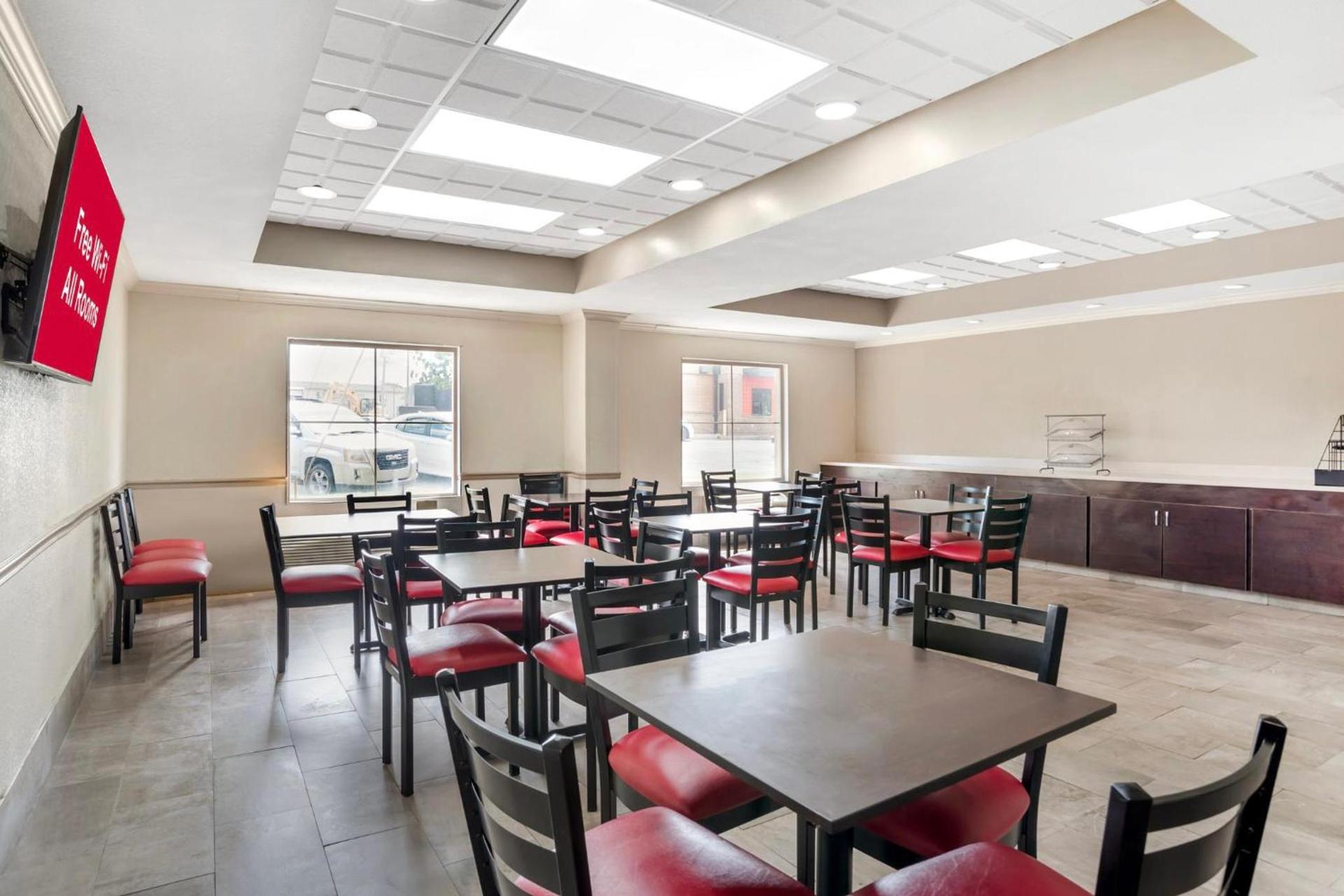 Red Roof Inn PLUS & Suites Vicksburg photo 15