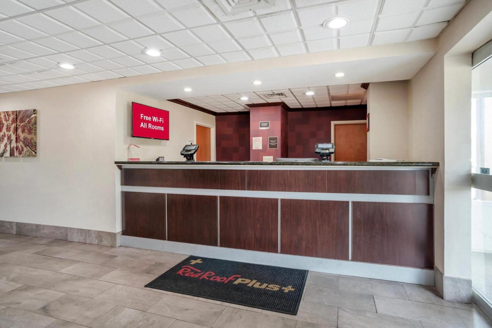 Red Roof Inn PLUS & Suites Vicksburg photo 9