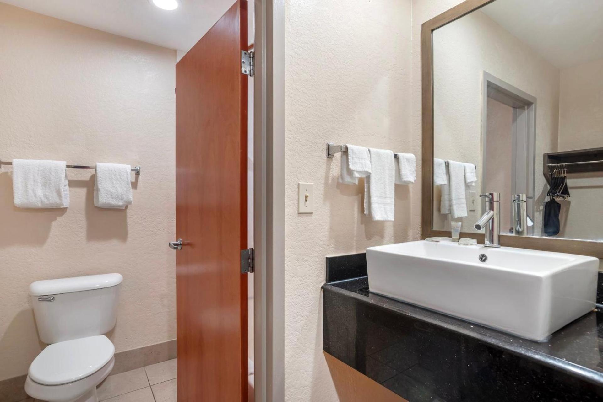 Red Roof Inn PLUS & Suites Vicksburg photo 27