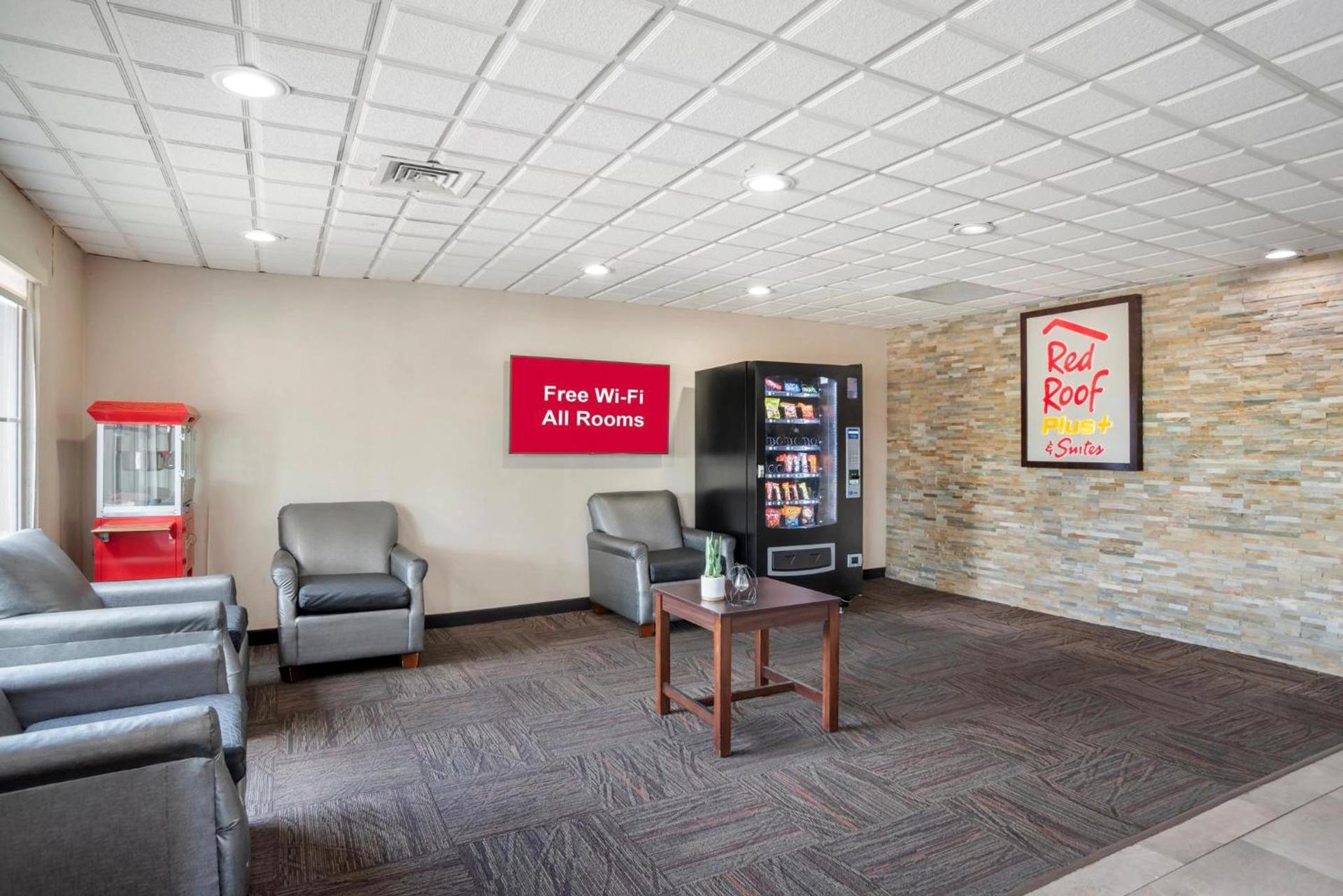 Red Roof Inn PLUS & Suites Vicksburg photo 10