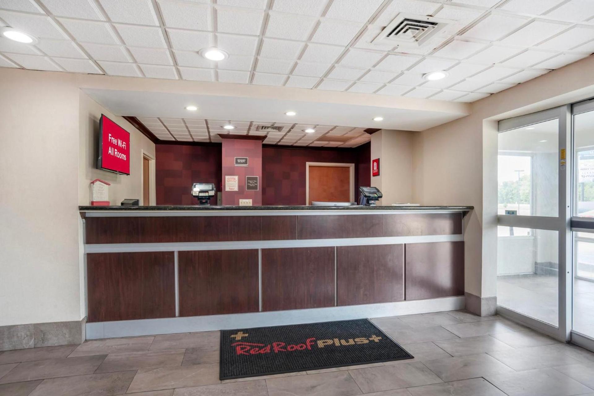 Red Roof Inn PLUS & Suites Vicksburg photo 11