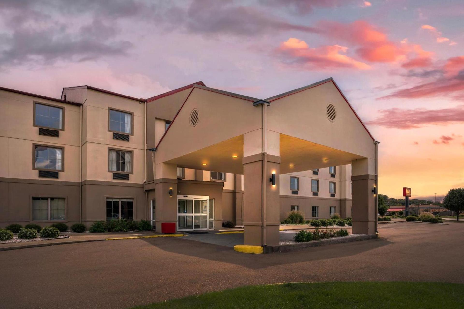Red Roof Inn PLUS & Suites Vicksburg photo 7