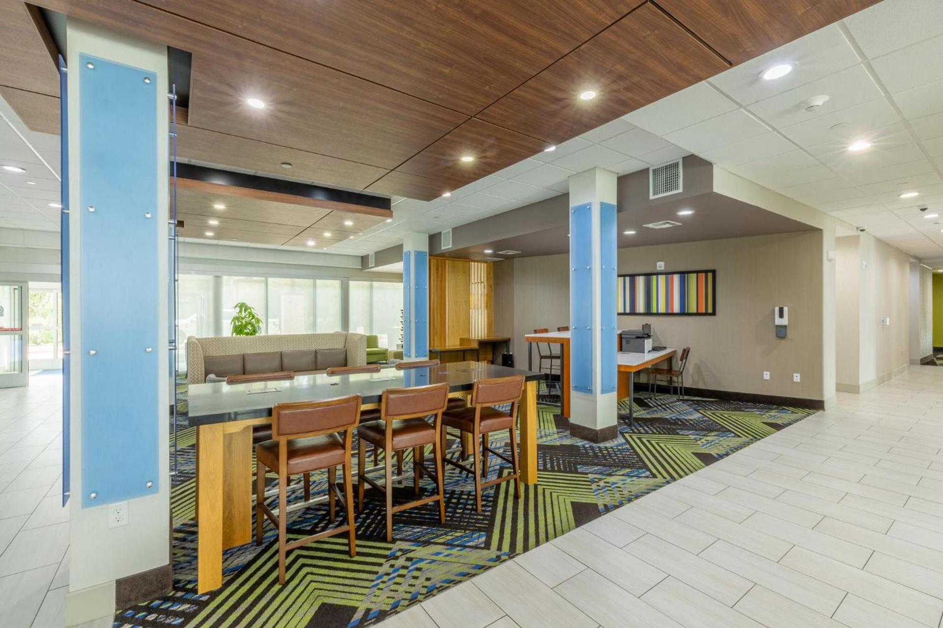 Holiday Inn Express & Suites Lindale - Tyler by IHG photo 31