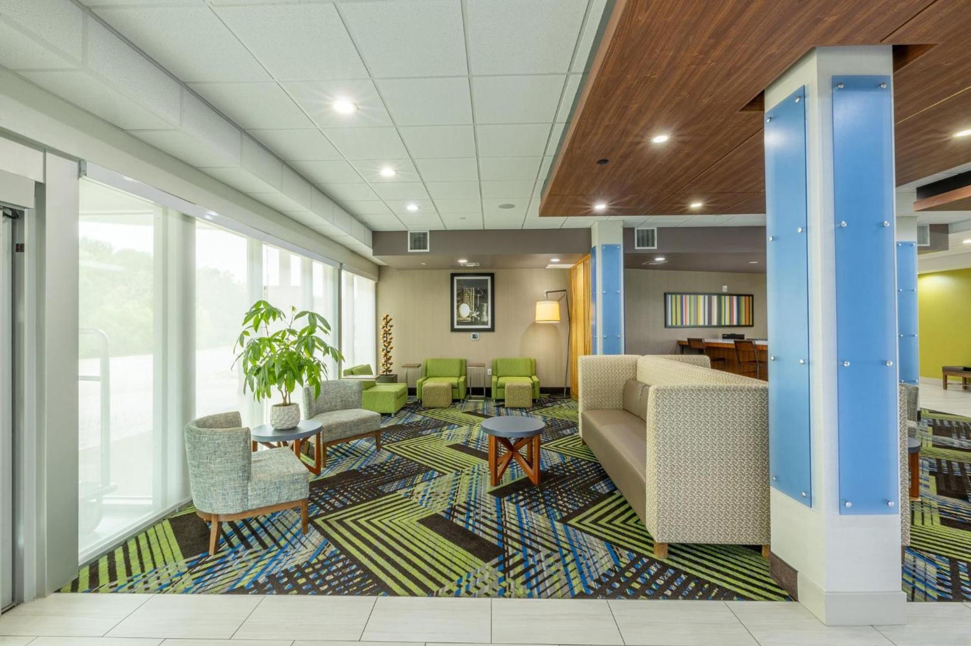Holiday Inn Express & Suites Lindale - Tyler by IHG photo 29