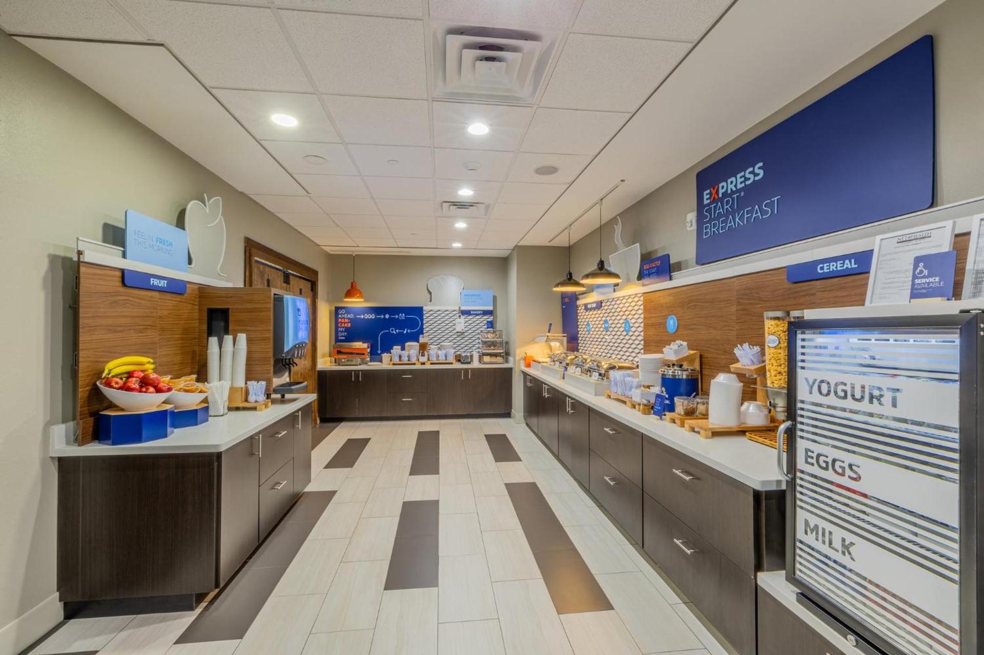 Holiday Inn Express & Suites Lindale - Tyler by IHG photo 38