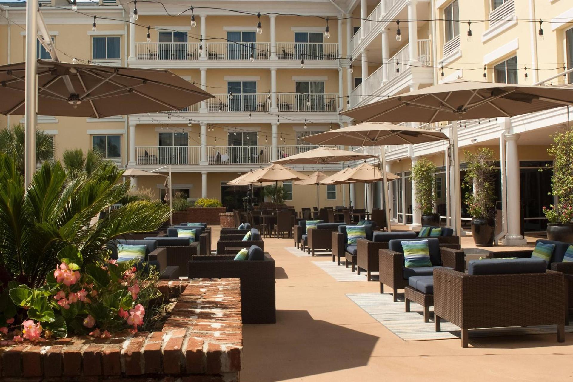 Courtyard Charleston Waterfront photo 37
