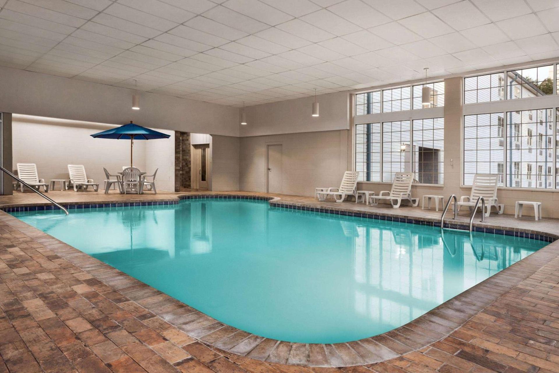 Ramada by Wyndham Pigeon Forge North photo 8
