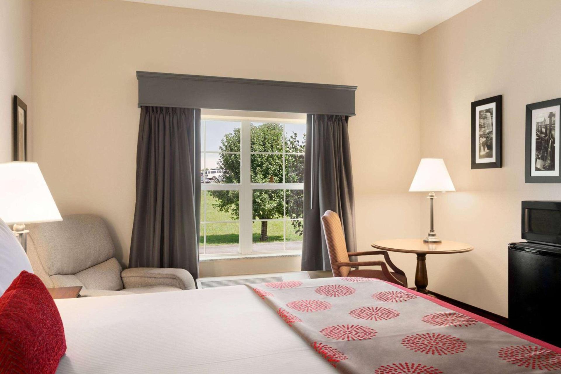 Ramada by Wyndham Pigeon Forge North photo 11