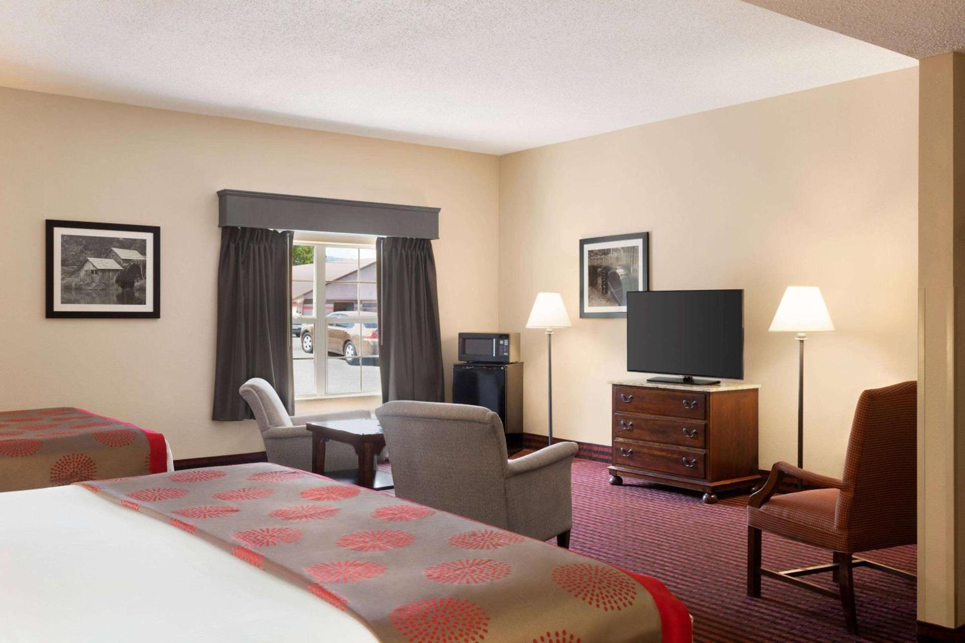 Ramada by Wyndham Pigeon Forge North photo 19