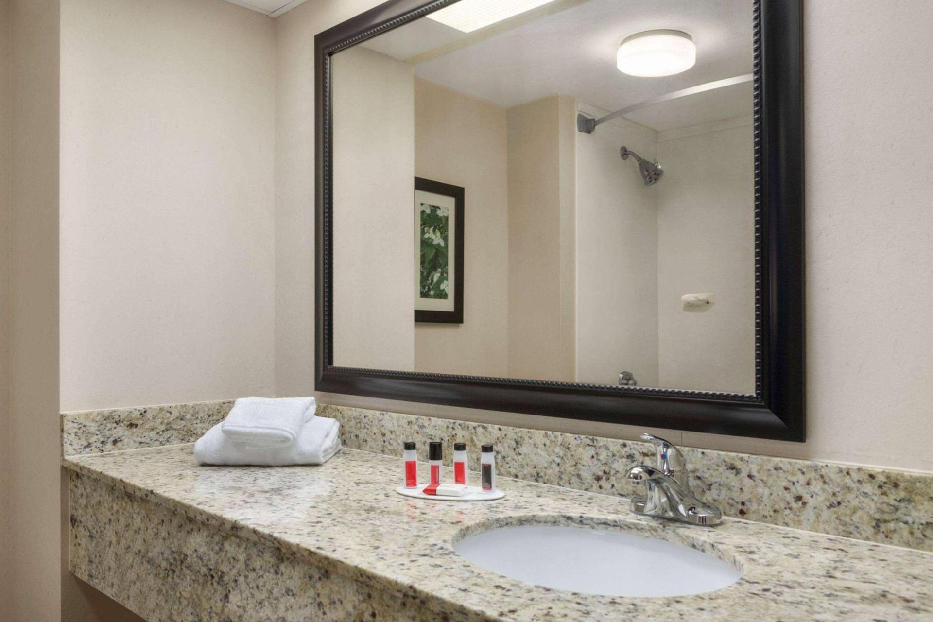 Ramada by Wyndham Pigeon Forge North photo 20